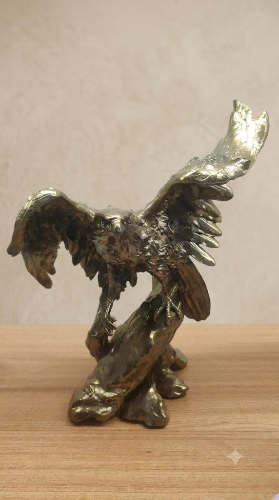 Attractive Eagle Showpiece