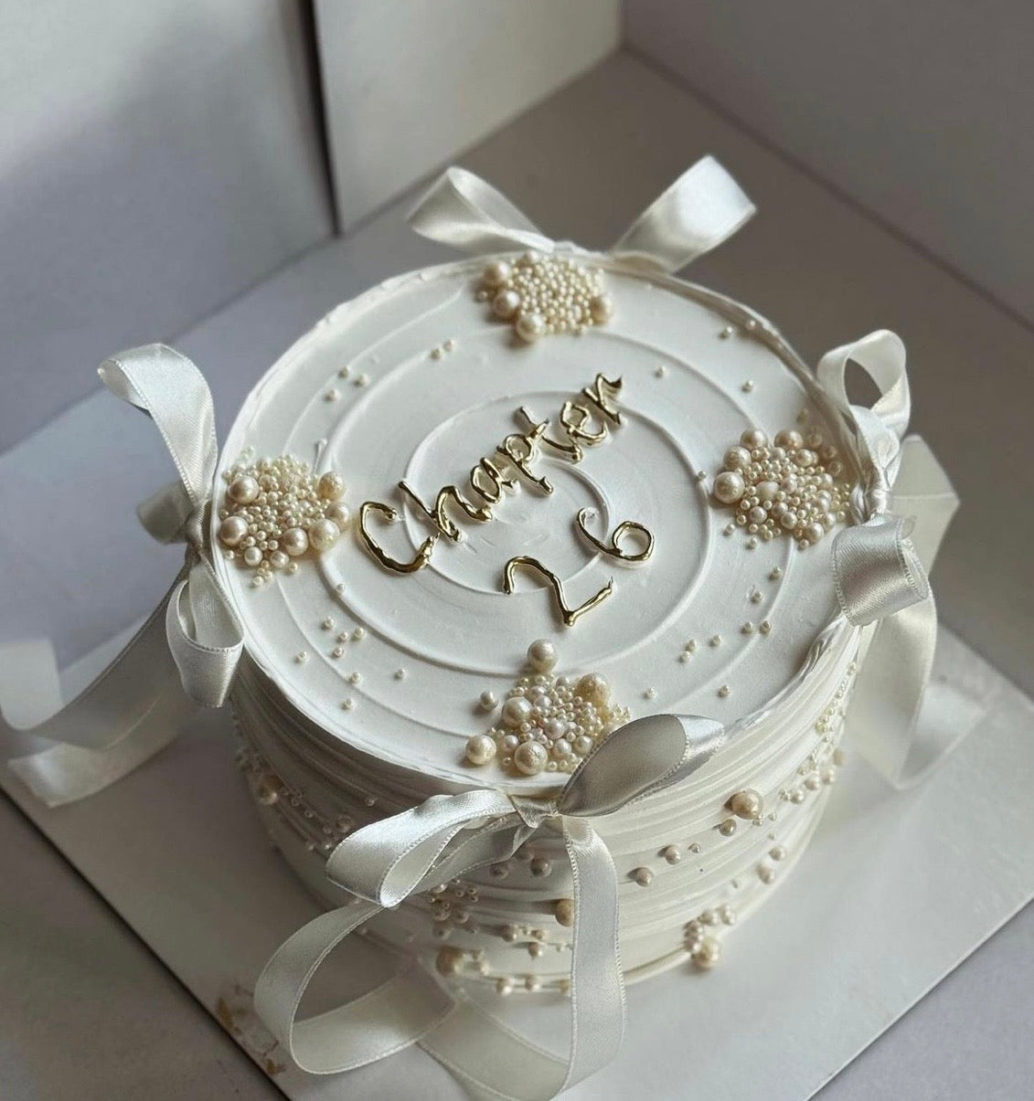 White Bow Cake ( 1kg )