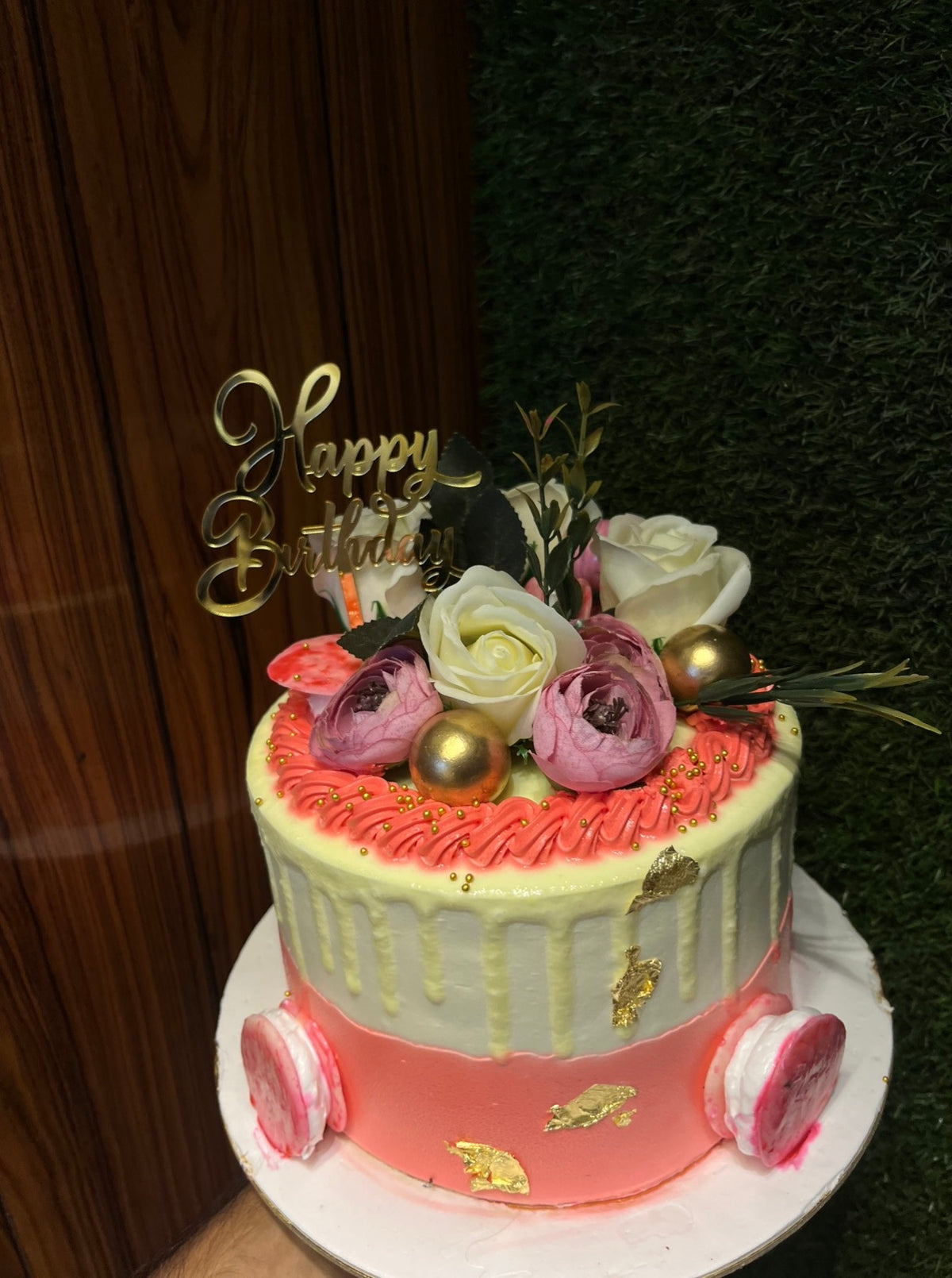 Peach & White floral Cake (1kg)