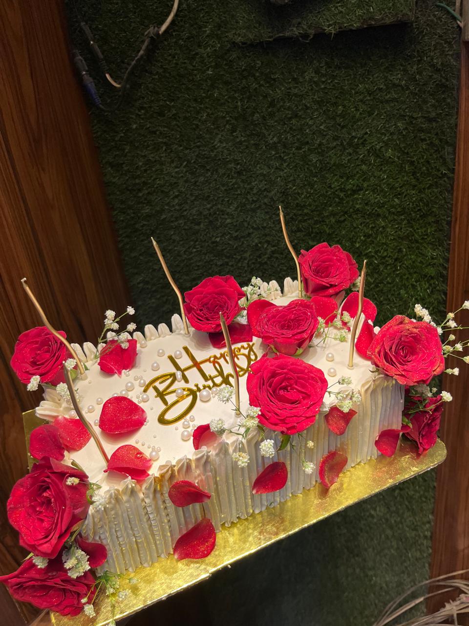 Rose Petal Bliss  Cake ( 1kg )