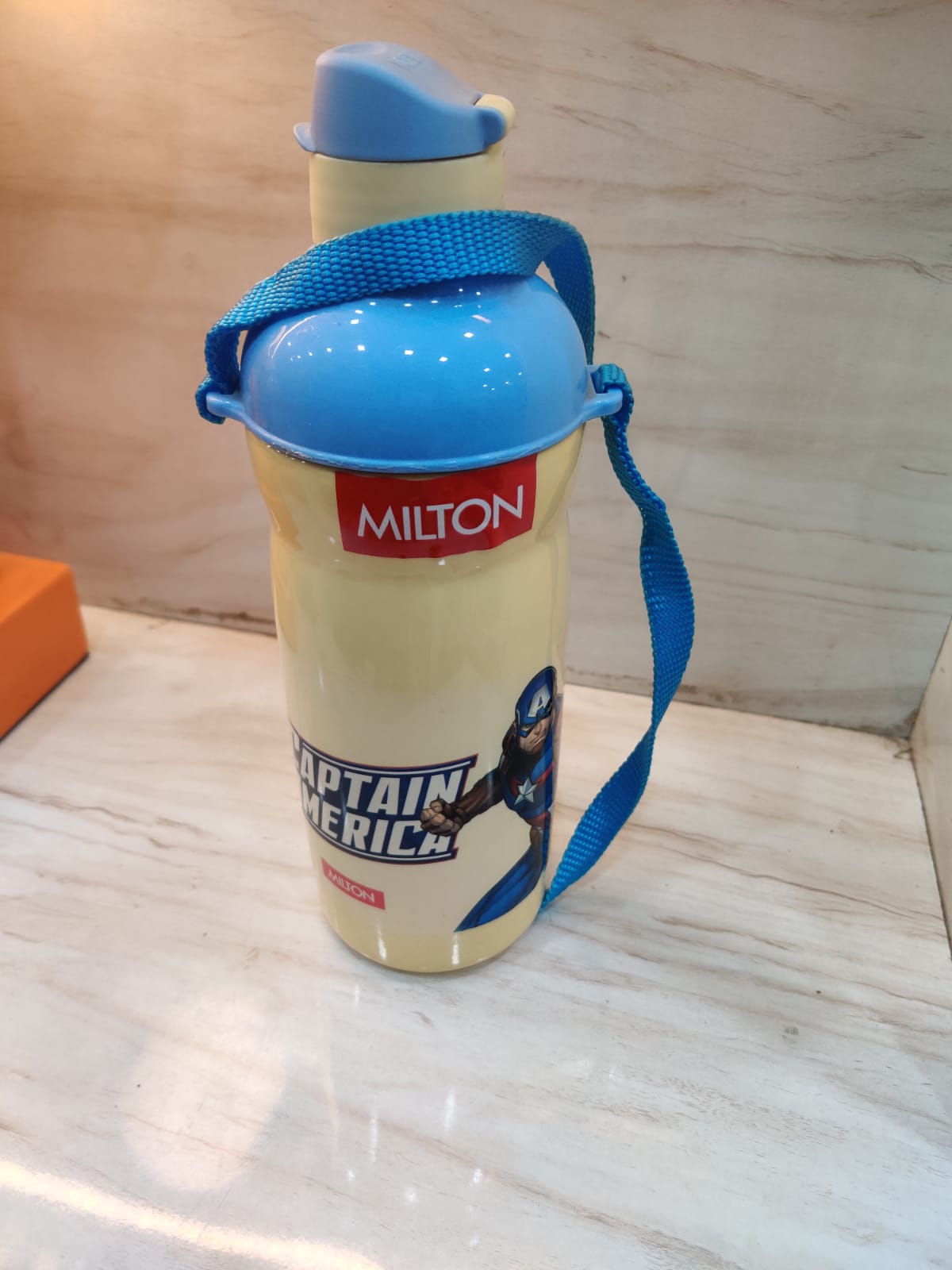 Milton Captain America bottle