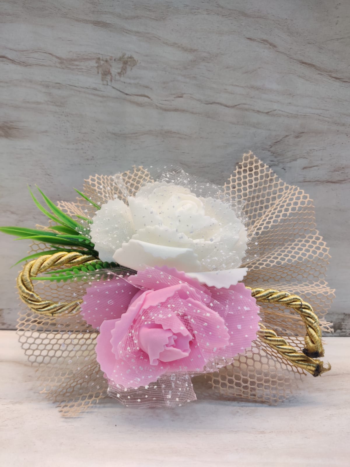 Light pink and white roses bunch
