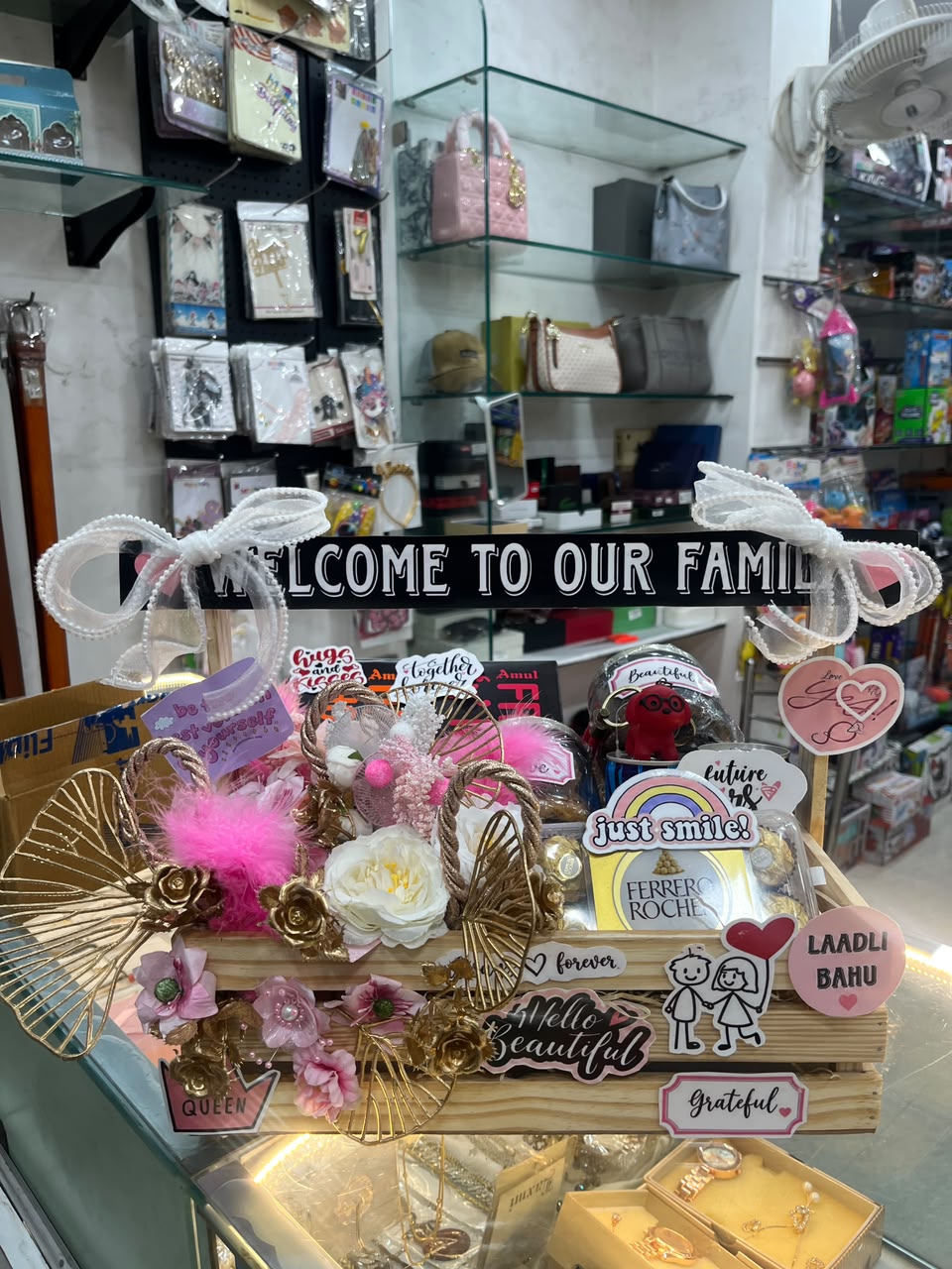 Warm Welcome Luxury Hamper(Includes tray and decoration and Edible Items extra as per your budget)