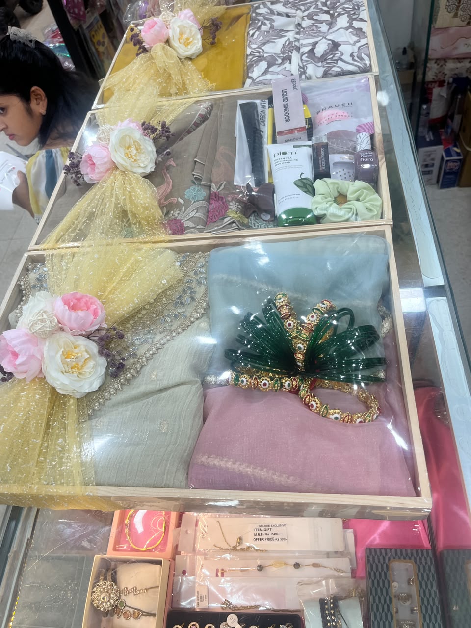 Handcrafted Gold Net & Floral Wedding Gift Packing Trays