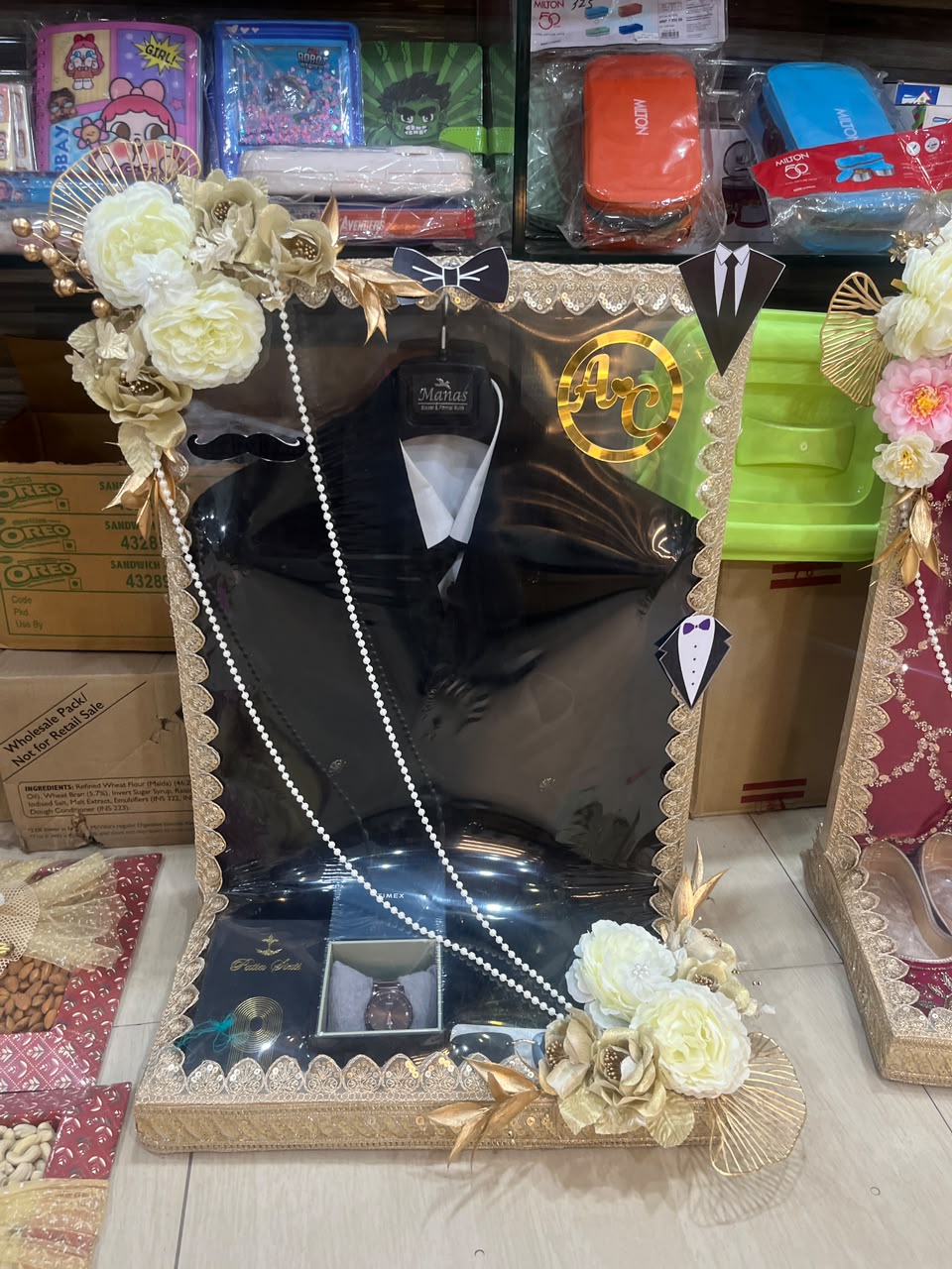 Handcrafted Gold Floral & Pearl Bordered Groom Gift Stand