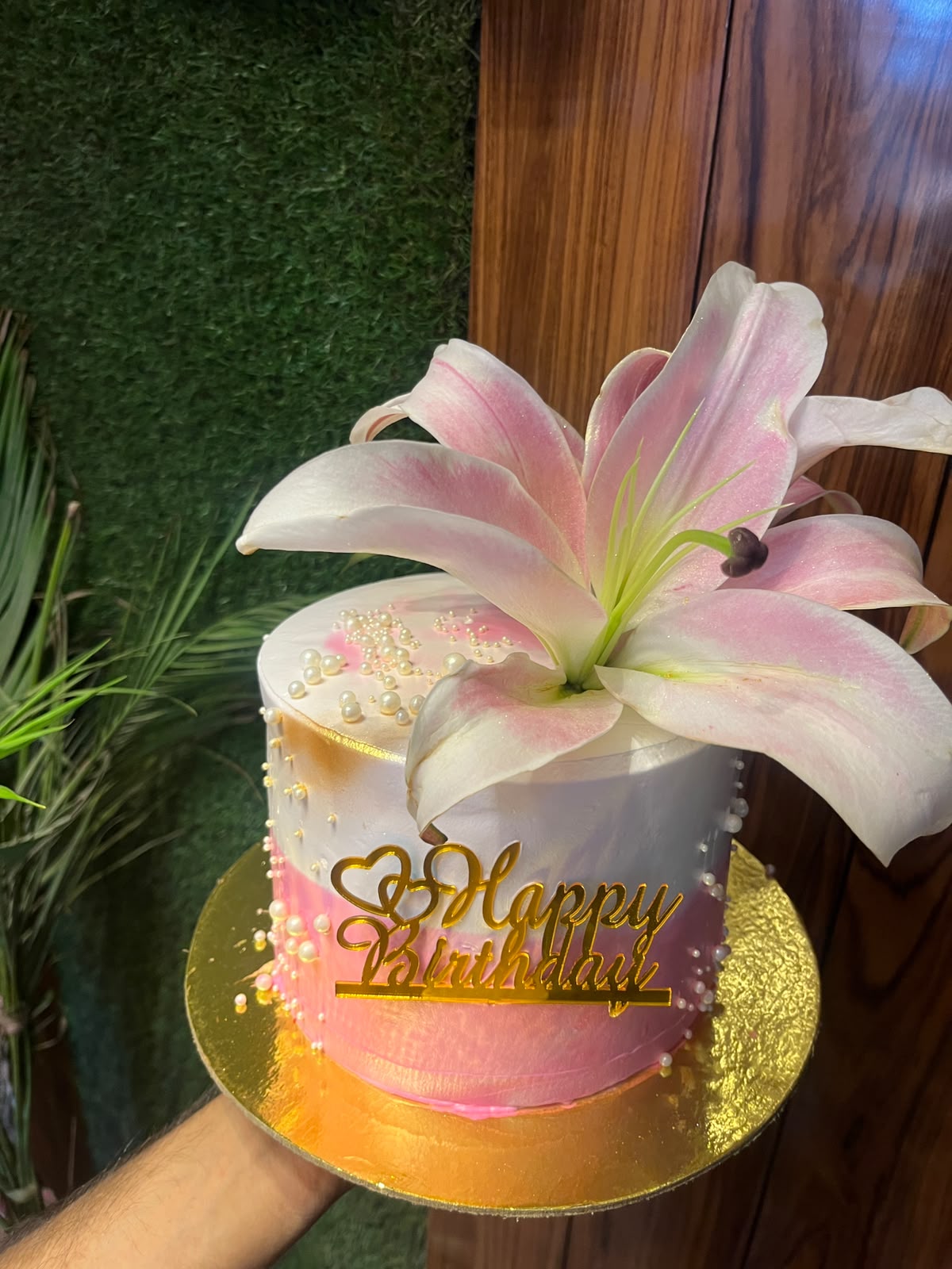 Fresh Flower Lilly Cake (2 Lillies Included)