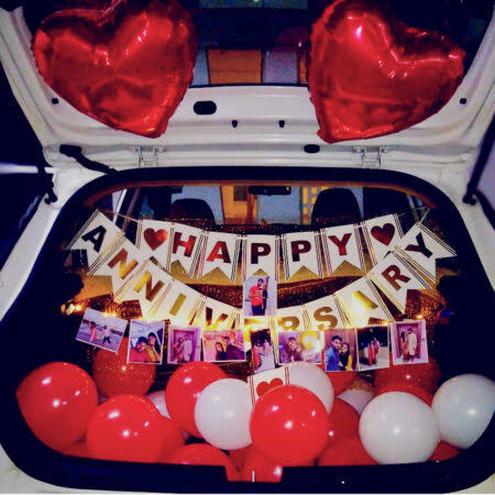 Red and White Ballon Car Decor